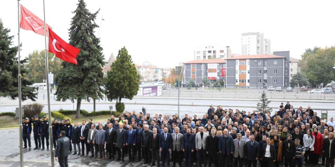 Melikgazi Personelinden Ata’ya Saygı Duruşu