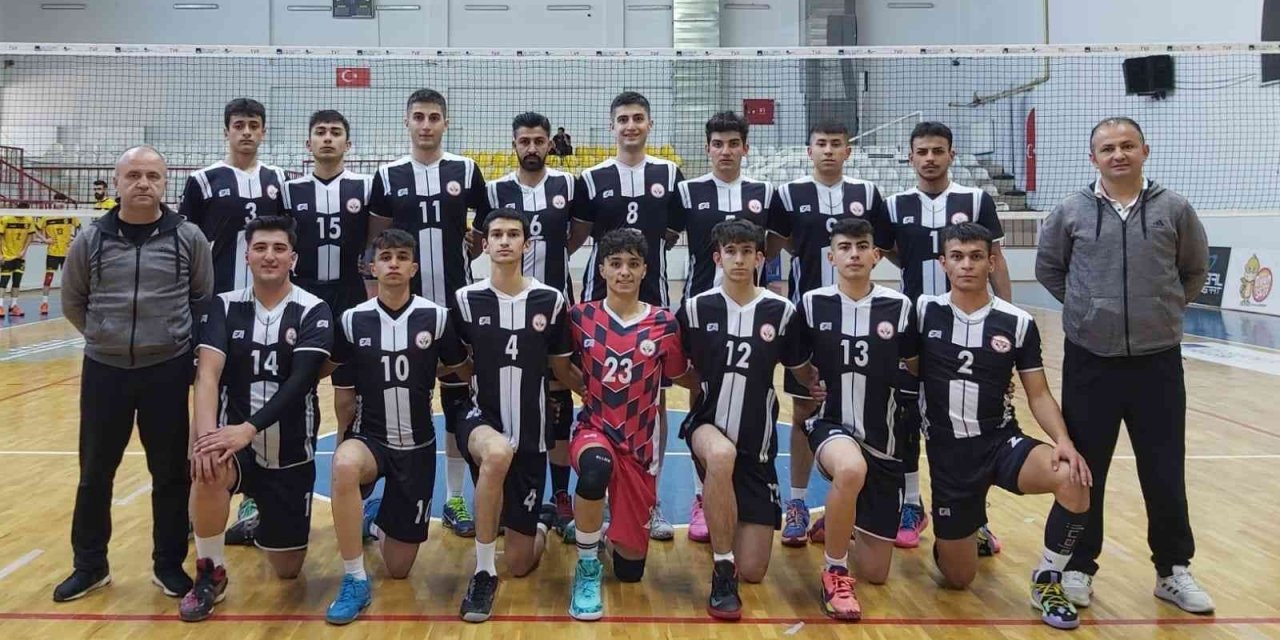 Kayseri Pınarbaşı Evinde, Hürriyet Mtal Deplasmanda