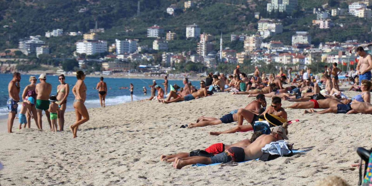 Alanya’da Kasım Ayında Yaz Günleri Yaşanıyor