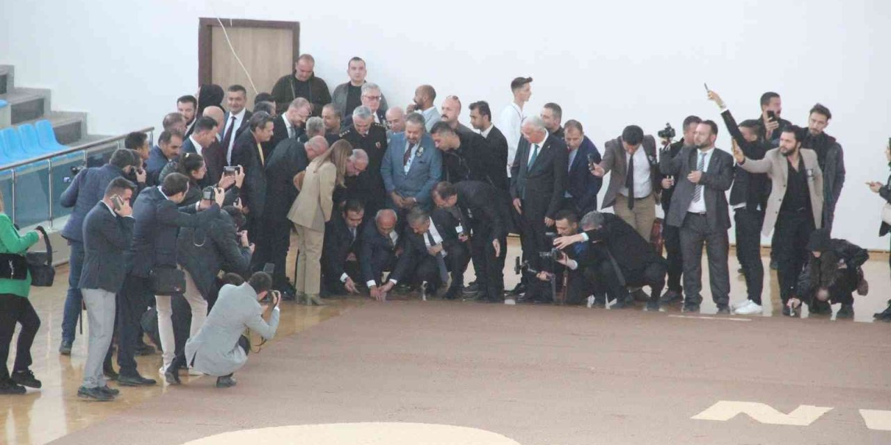 Karaman’da 3 Ton Bisküviden Yapılan Dünyanın En Büyük Buğday Başağı Mozaiği Törenle Açıldı