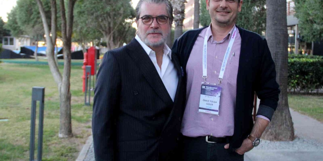 Ünlü Profesör 43 Yıl Önce Doğumunu Yaptırdığı Bebek İle Meslektaş Oldu