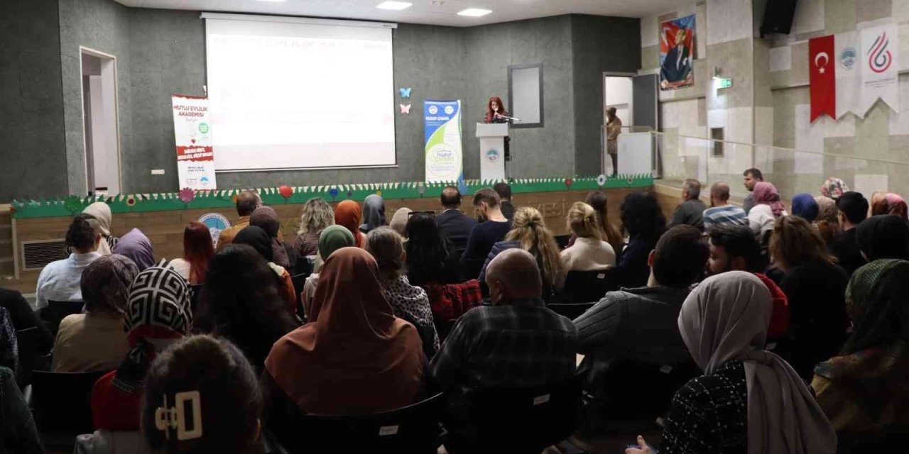 Büyükşehir’in 7’nci Mutlu Evlilik Akademisi, İlk Haftasında Tam Not Aldı