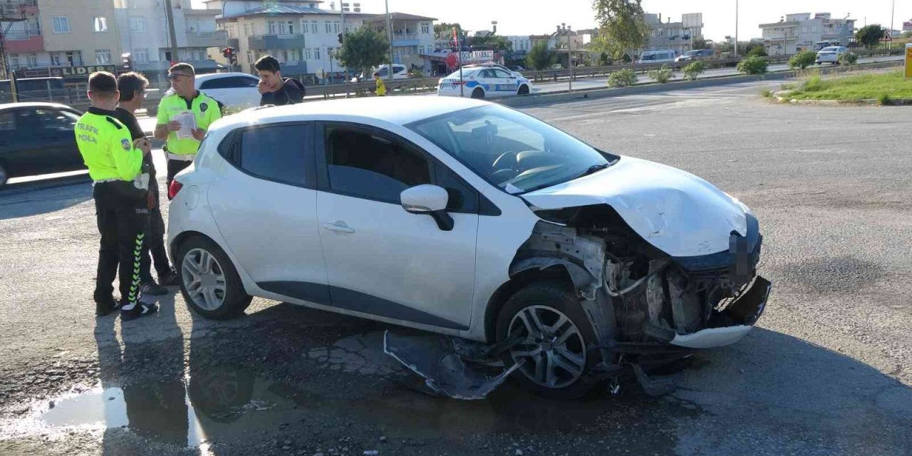 Aynı Noktada 2 Saat Arayla İki Trafik Kazası Güvenlik Kamerasında