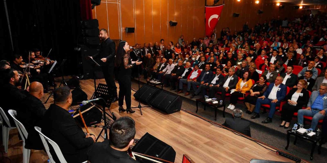 Atatürk Sevdiği Şarkılarla Anıldı