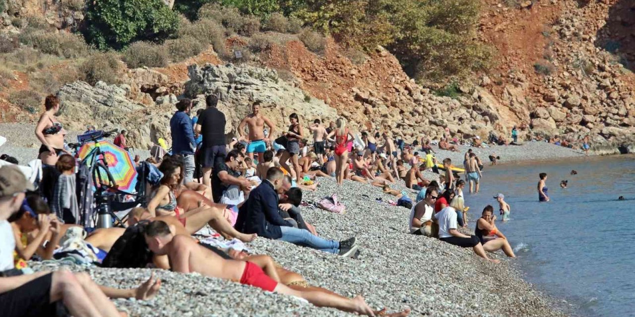 Antalya’da Kasım Ayı Ortasında Türkiye’yi Kıskandıran Görüntüler Yaşandı