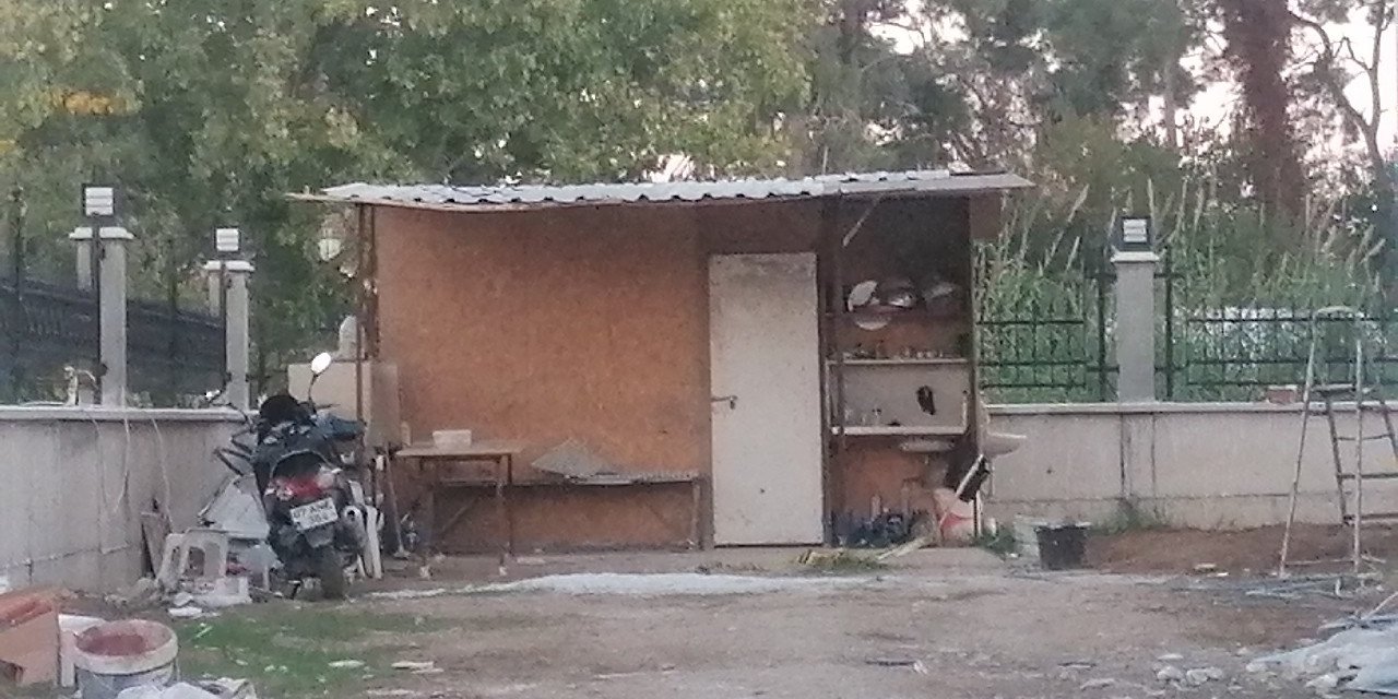 Bankta Alkolden Sızdığı Sanılan Adam Akşam Ölü Bulundu