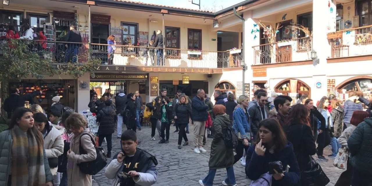 Atlıhan Çarşısı’nda Tur Yoğunluğu