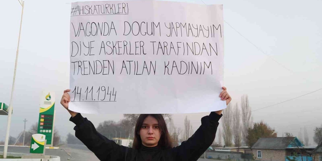 Ahıskalı Genç Kadınlar, 14 Kasım Sürgününe Dikkat Çekmek İçin Pankart Açtılar