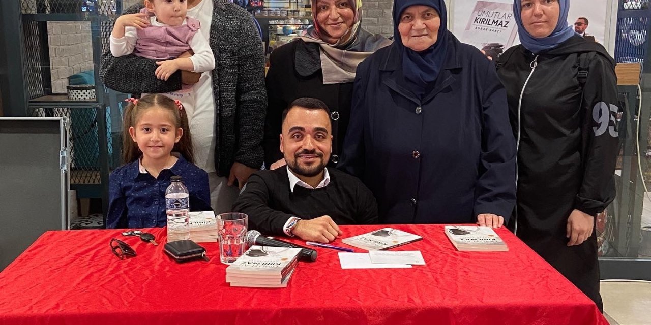 İlk 100 Okura “umutlar Kırılmaz” Kitabı Hediye