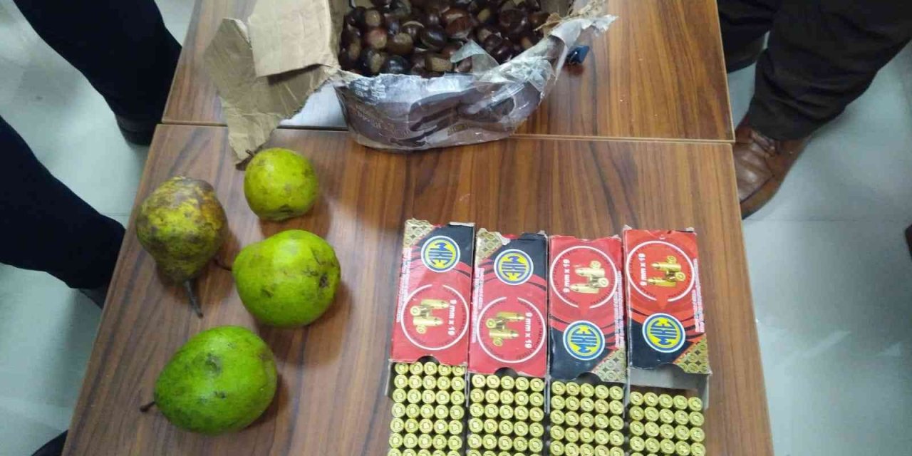Kargo Kutusundaki Armut Ve Kestanelerin Arasından 200 Mermi Çıktı