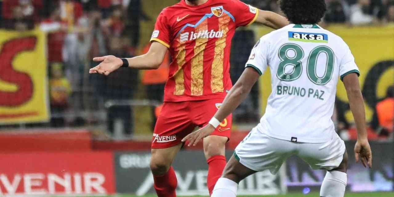 Majid Hosseini Ligdeki İlk Golünü Attı