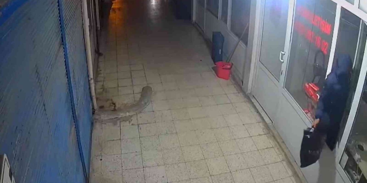 Dükkana Pencereden Giren Hırsız, Poşet Dolusu Cep Telefonu Çaldı