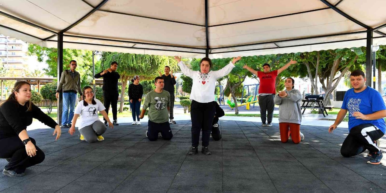 Özel Bireyler Yöresel Dansları Öğreniyor