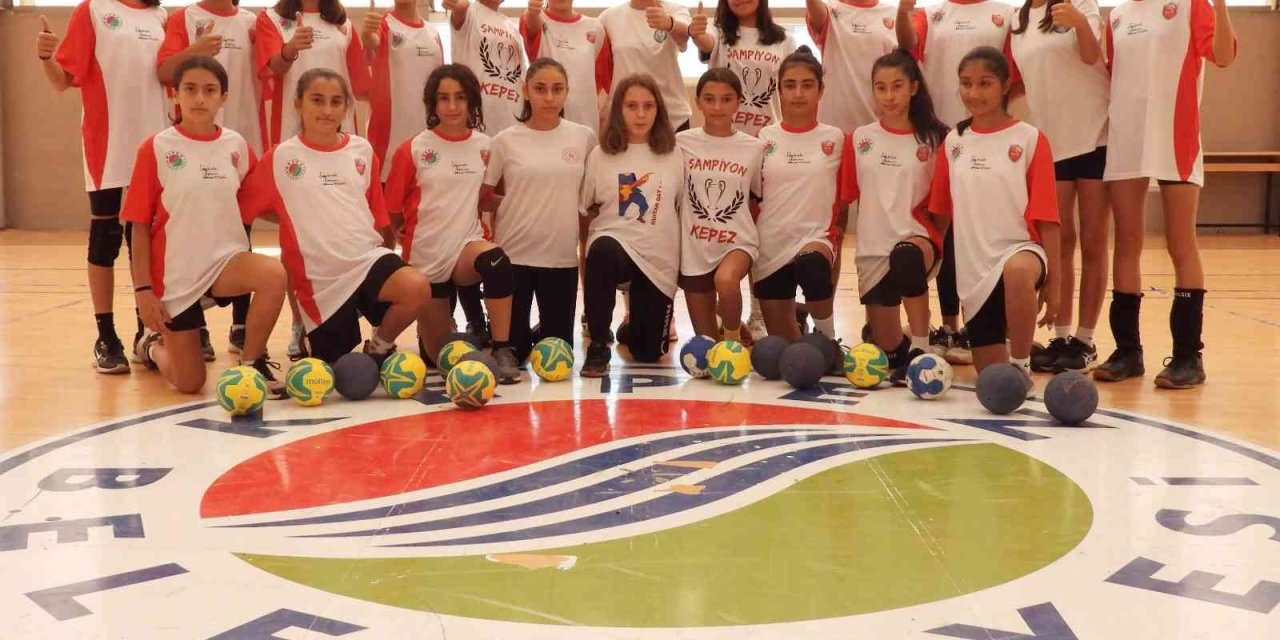 Kepez Belediye Hentbol Takımında Hedef Önce Antalya, Ardından Bölge Şampiyonluğu