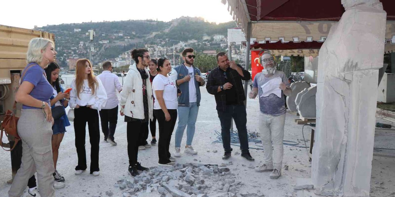 Taş Heykel Sempozyumu Yoğun İlgi Görüyor