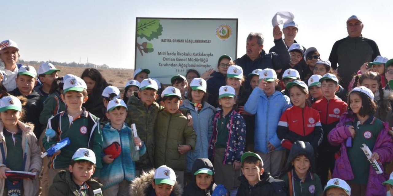 Öğrenciler Ve Velileri Fidan Dikti