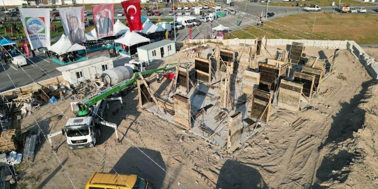 Melikgazi Belediyesi Bir Mahalleye Daha Akıl Küpü Kütüphanesi Kazandırdı