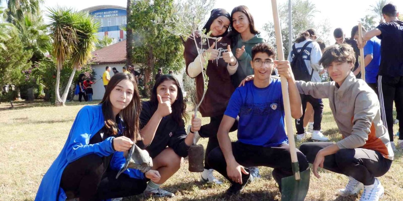 Geleceğin Sporcuları Zeytin Fidanı Dikti