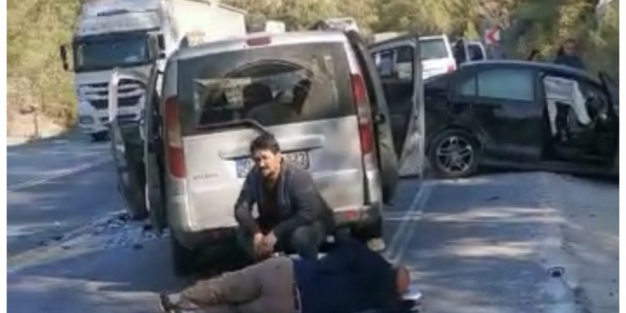 Antalya’da 2 Araç Çarpıştı: 5 Yaralı