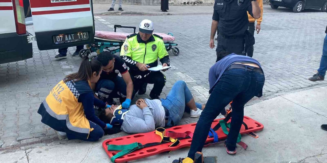 Kamyonetle Çarpışan Motosiklet Sürücüsü Ölümden Döndü