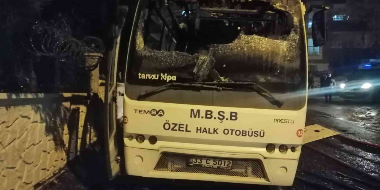 Park Halindeki Halk Otobüsü Yandı