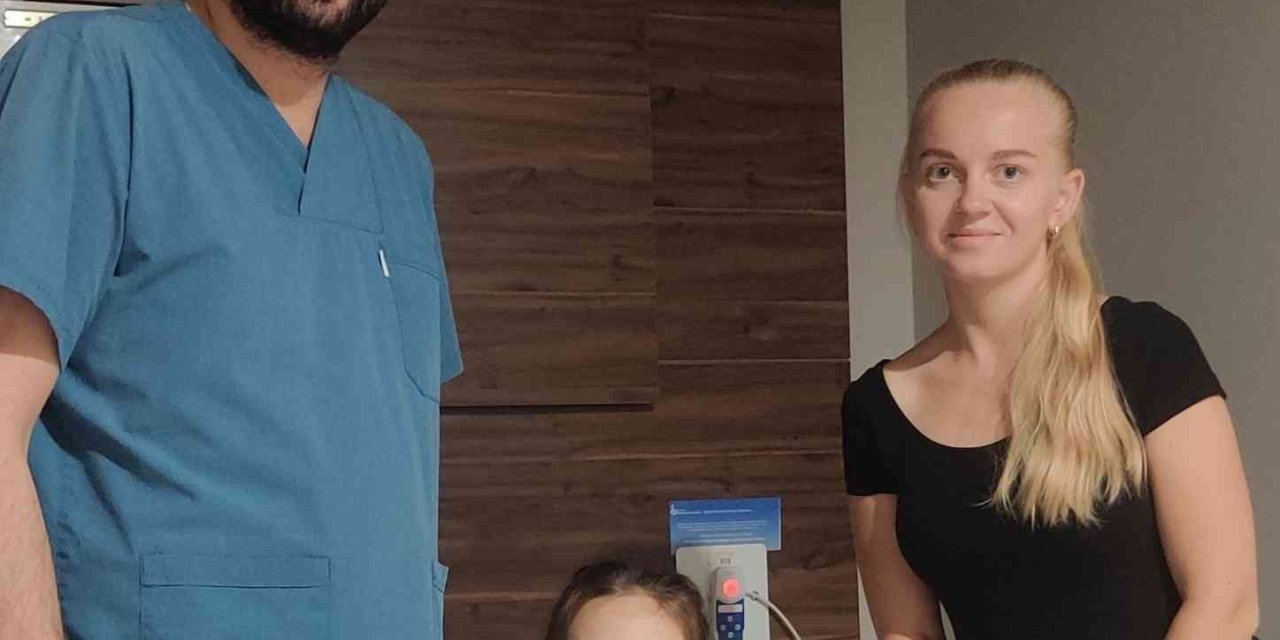 8 Yaşındaki Çocuk Ameliyatla Konuşmaya Başladı