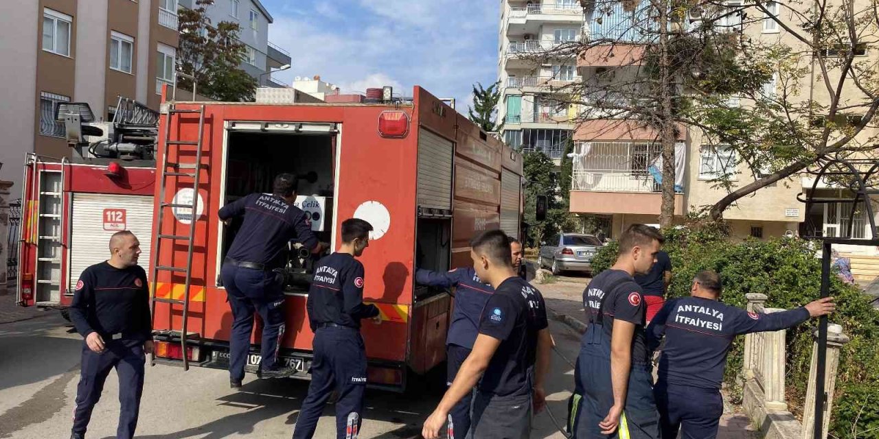 5 Katlı Binadaki Yangın Korkuttu
