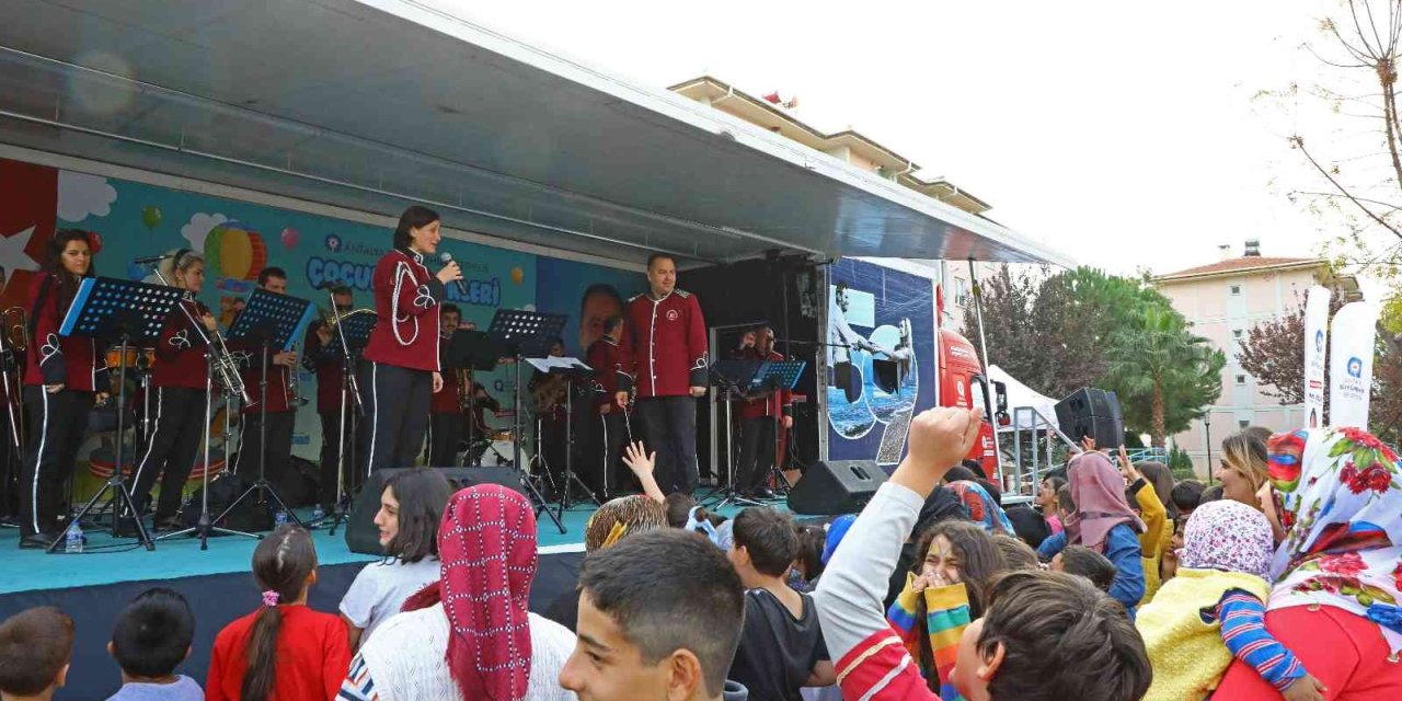Döşemealtılı Çocuklar Şenlikte Eğlendi