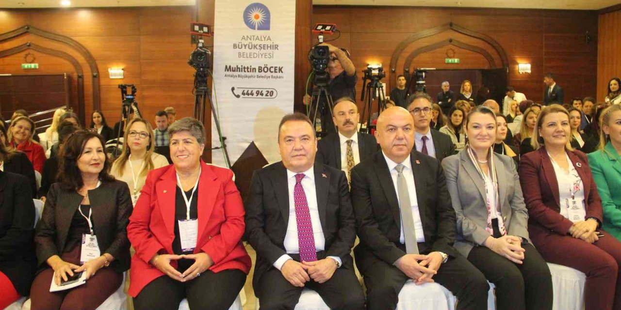Antalya Büyükşehir Belediye Başkanı Böcek: "2 Bin 602 Kadın Çalışanımızla, Kadın Erkek Ayrımı Yapmadan Hizmet Ediyoruz"