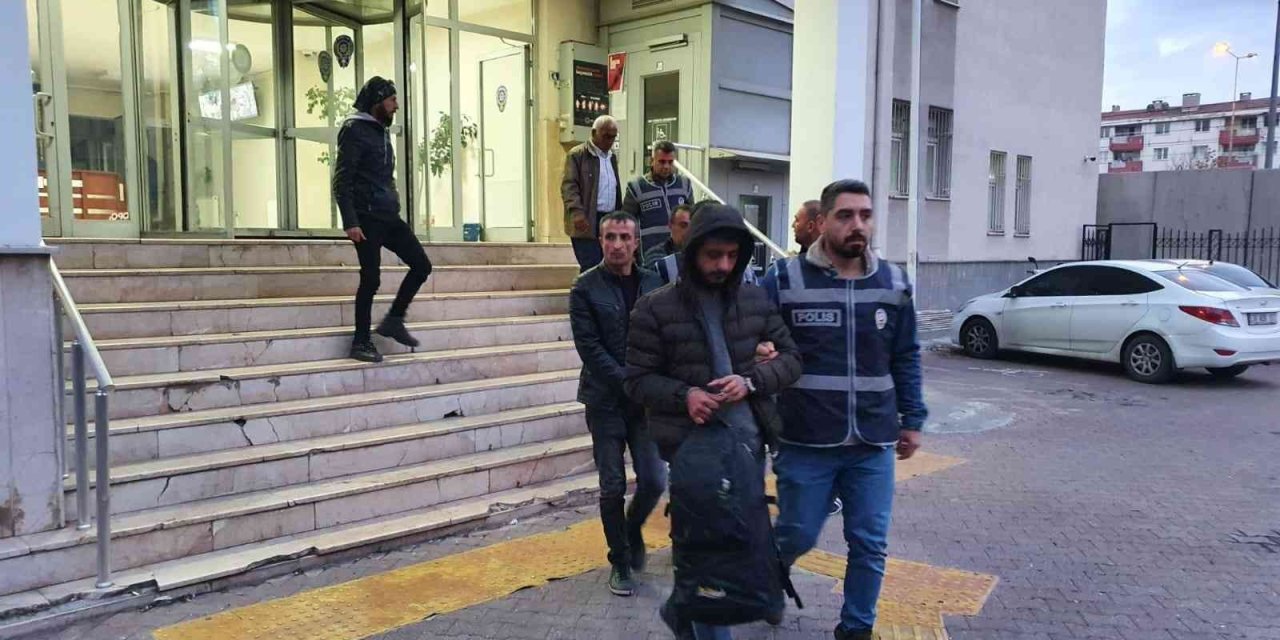 Aranan Şahıslar Polisten Kaçamadı