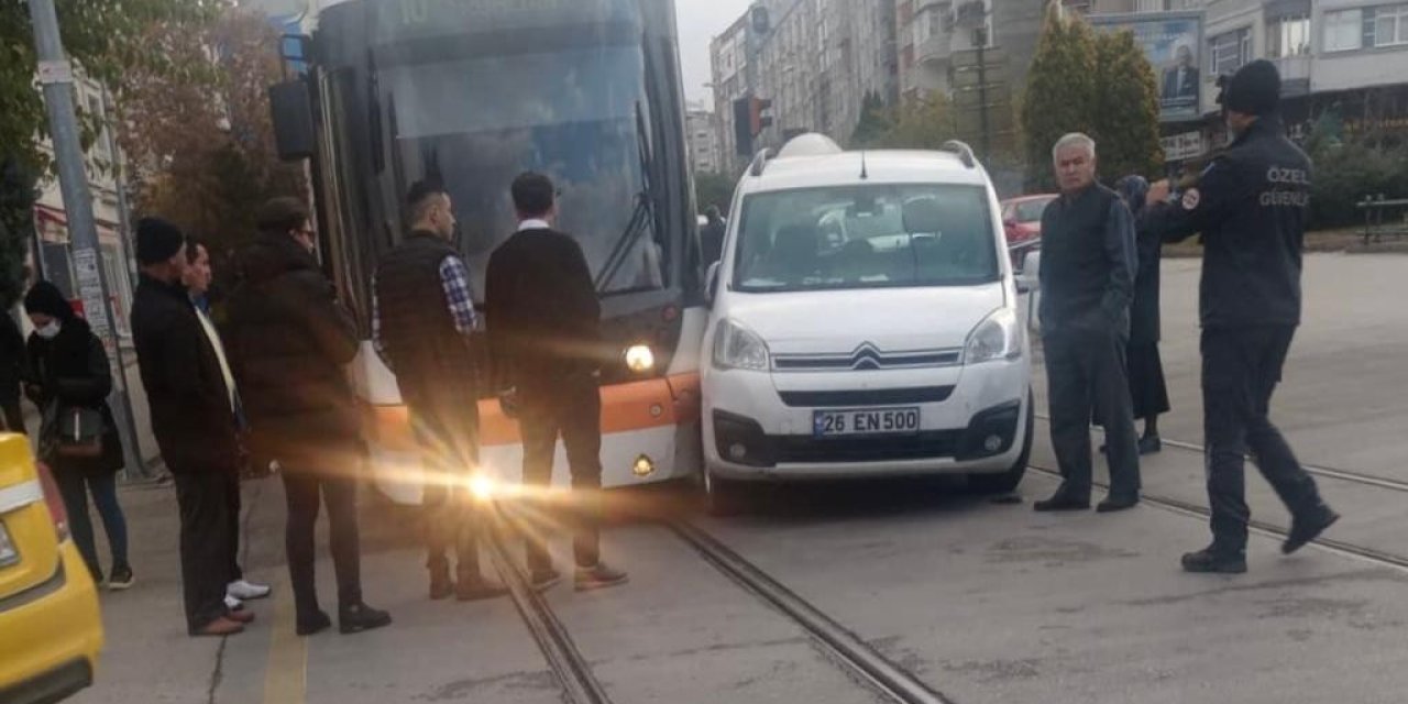 Tramvay Kazası Trafiği Felç Etti