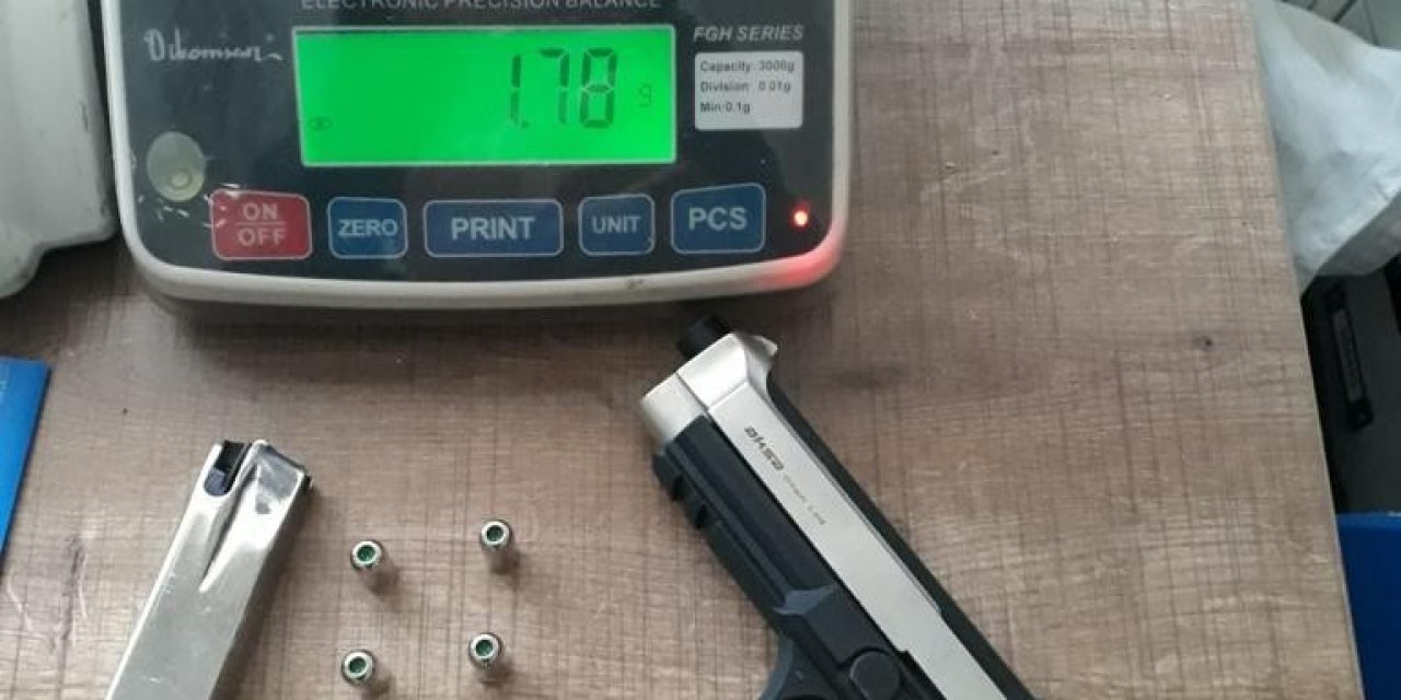 Park Halindeki Araçtan Uyuşturucu Ve Tabanca Çıktı