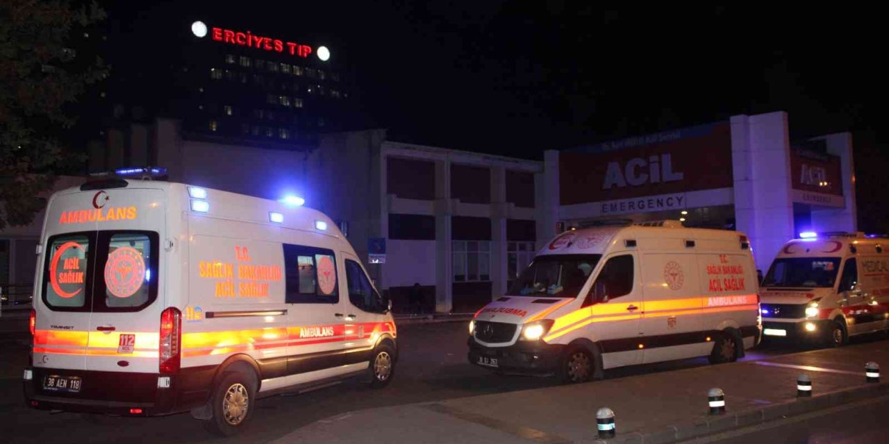 Sağlık Ekibine Yardım İçin Giden Polisleri Bıçakladı: 1’i Bekçi 3’ü Polis 4 Yaralı