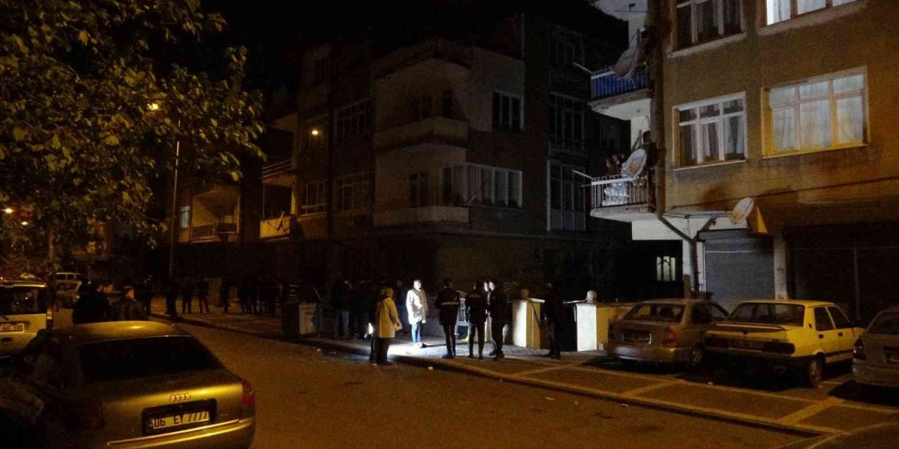 Polisleri Bıçaklayan Saldırgan Hayatını Kaybetti