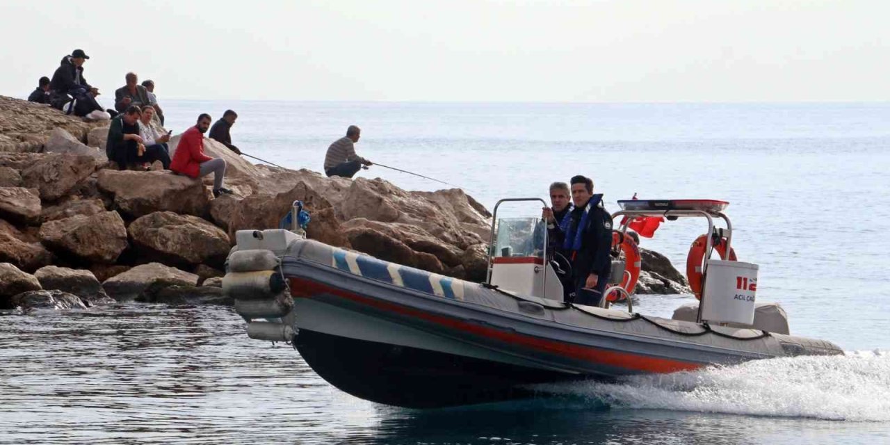 30 Metrelik Falezlerden Düşme İhbarı Deniz Polisini Alarma Geçirdi