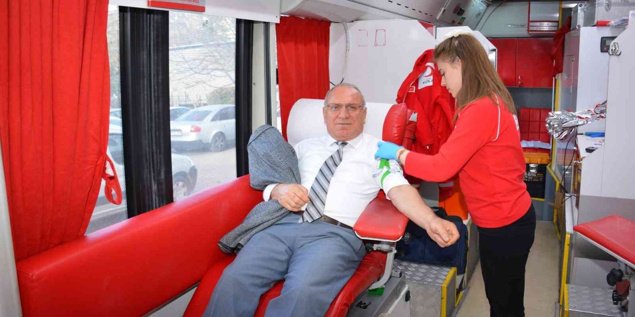 Öğretmenler Hasta Çocuklar İçin Kan Bağışında Bulundu