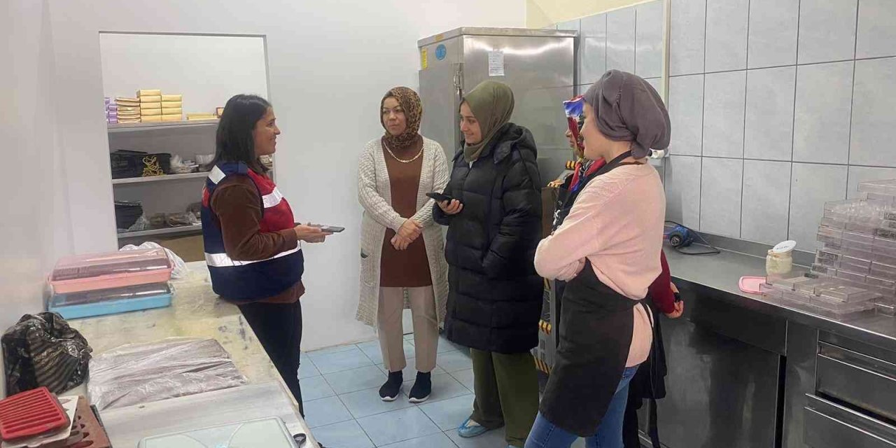 Jandarma’dan ‘kades’ Ve ’siber Zorbalık’ Eğitimi