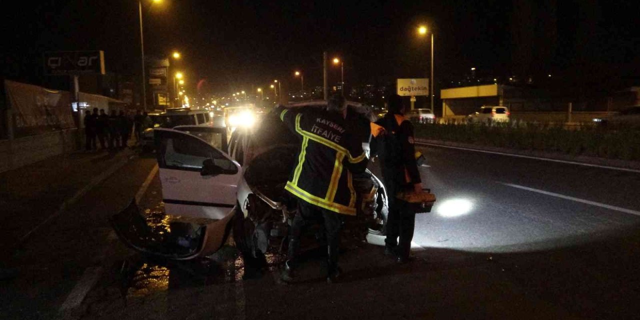 Trafikte "makas" Terörü: 1 Ağır Yaralı