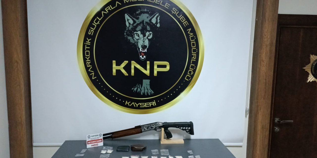 Narkotik Polisleri Uyuşturucuyla Her Türlü Mücadele Ediyor