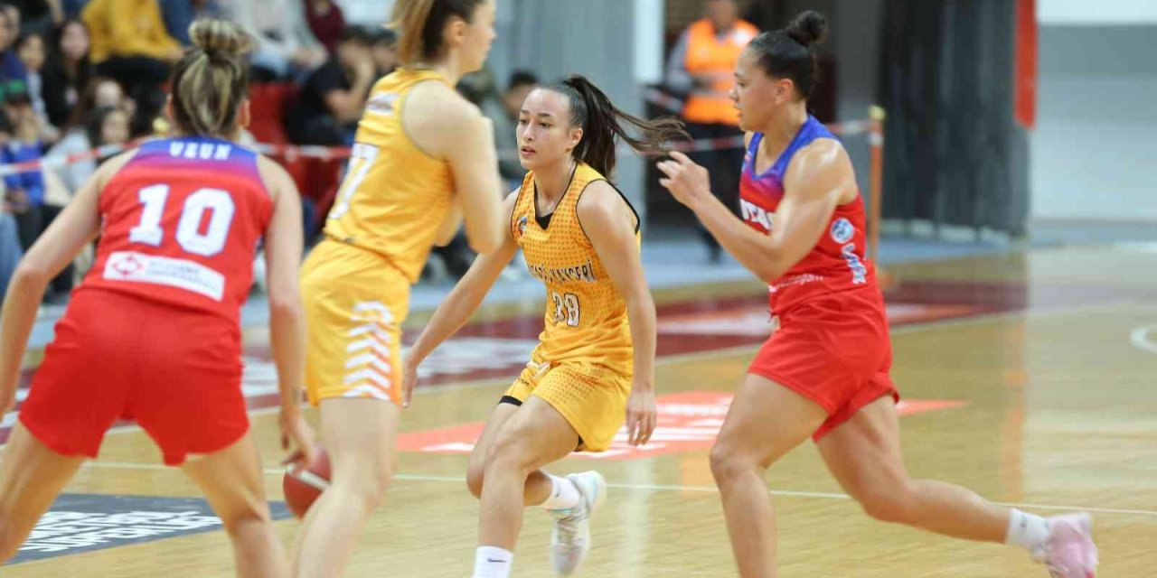 Melikgazi Kayseri Basketbol 3. Galibiyetini Aldı