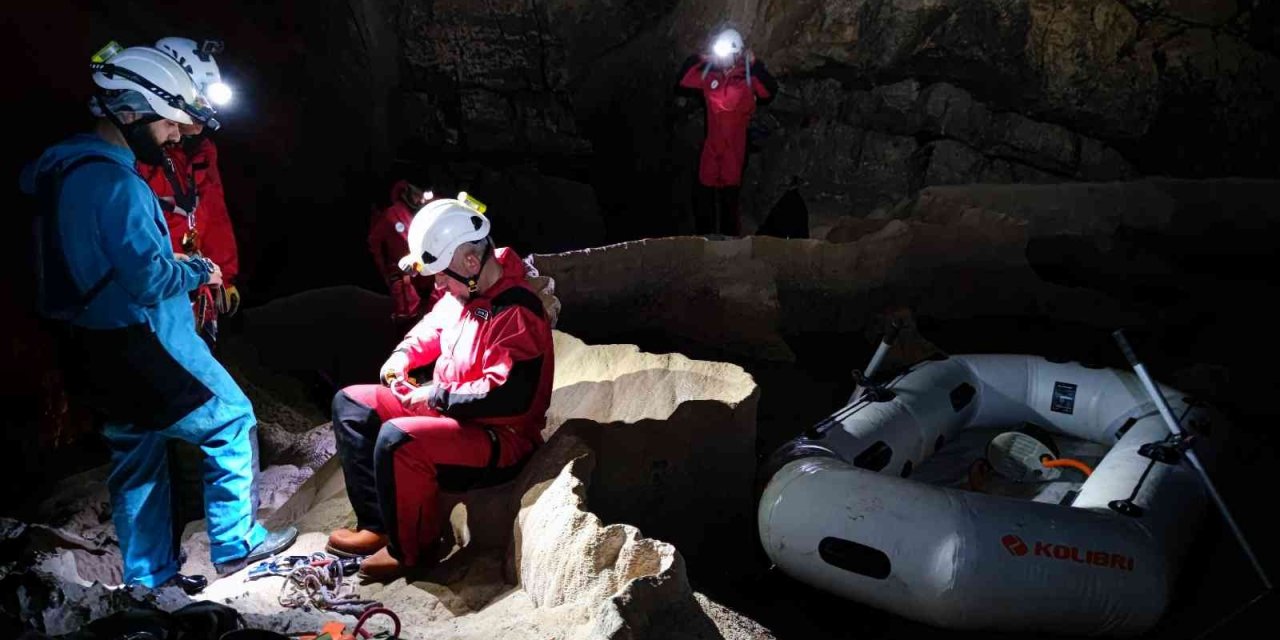 Dünya’nın 3’üncü Büyük Yeraltı Gölünde Profesyonel Keşif Çalışması