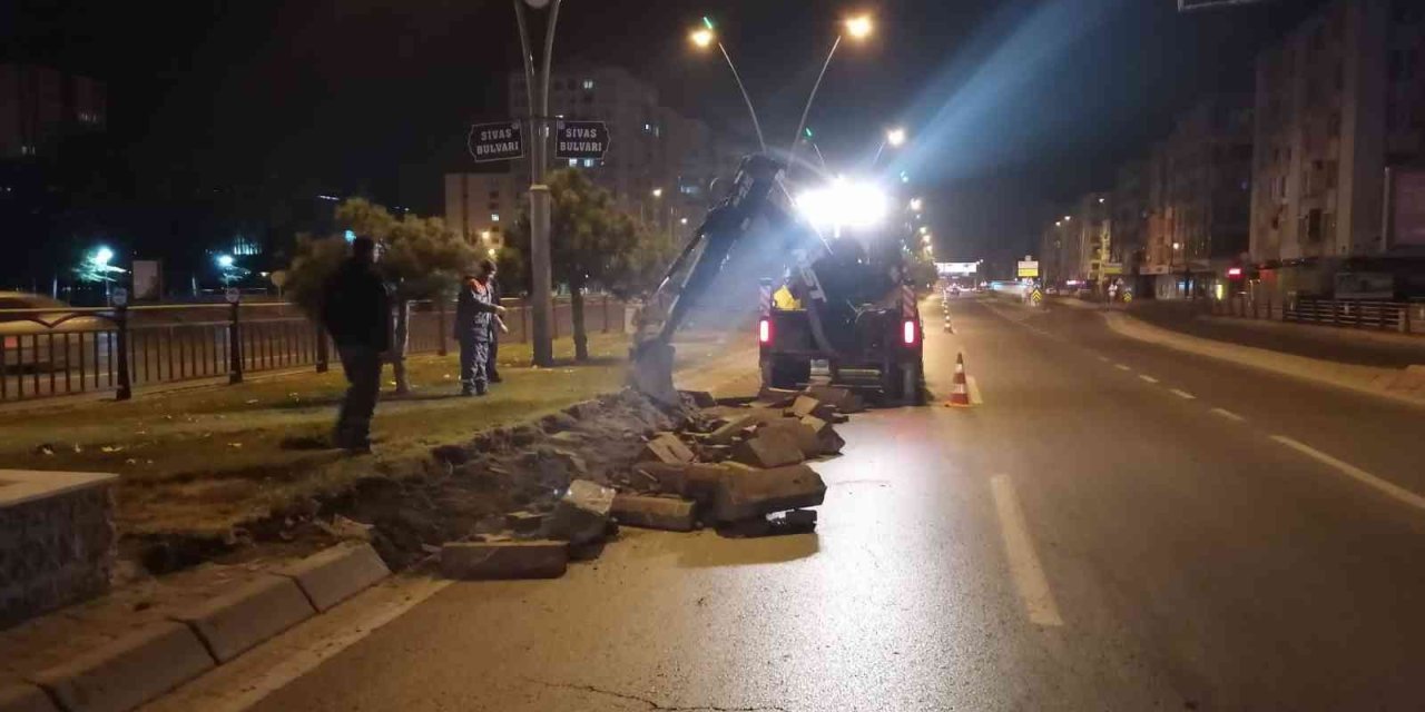 Büyükşehir’den ’yol Genişletme Ve Şerit Düzenleme’ Çalışması