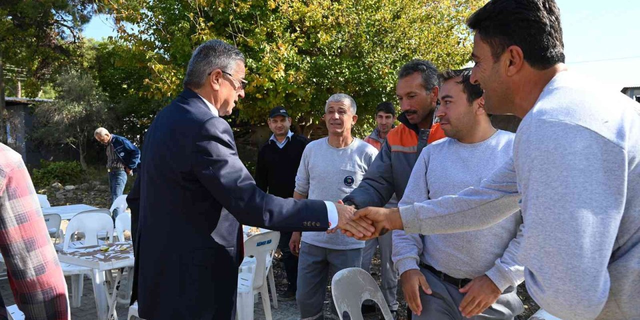 Dere Islah Çalışmaları Tamamlanan Mahallede Yemekli Kutlama