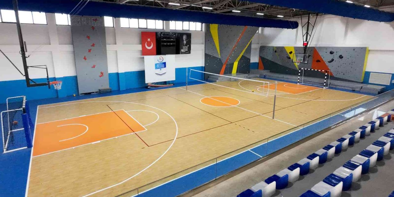 Antalya Osb’de Kadın Çalışanlar İçin Voleybol Turnuvası