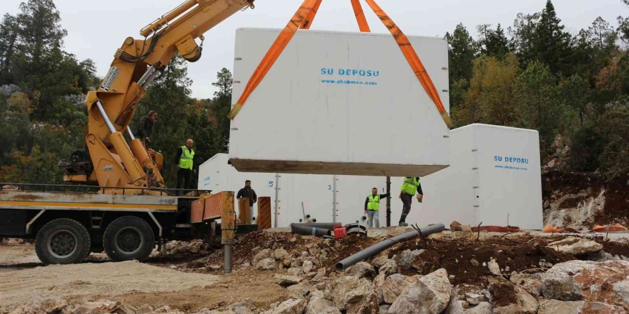 İbradı’da Köy Okulu Tadilatı, Yol, Parke Taşı Ve Mezarlıkta Namaz Kılma Alanı Yapıldı