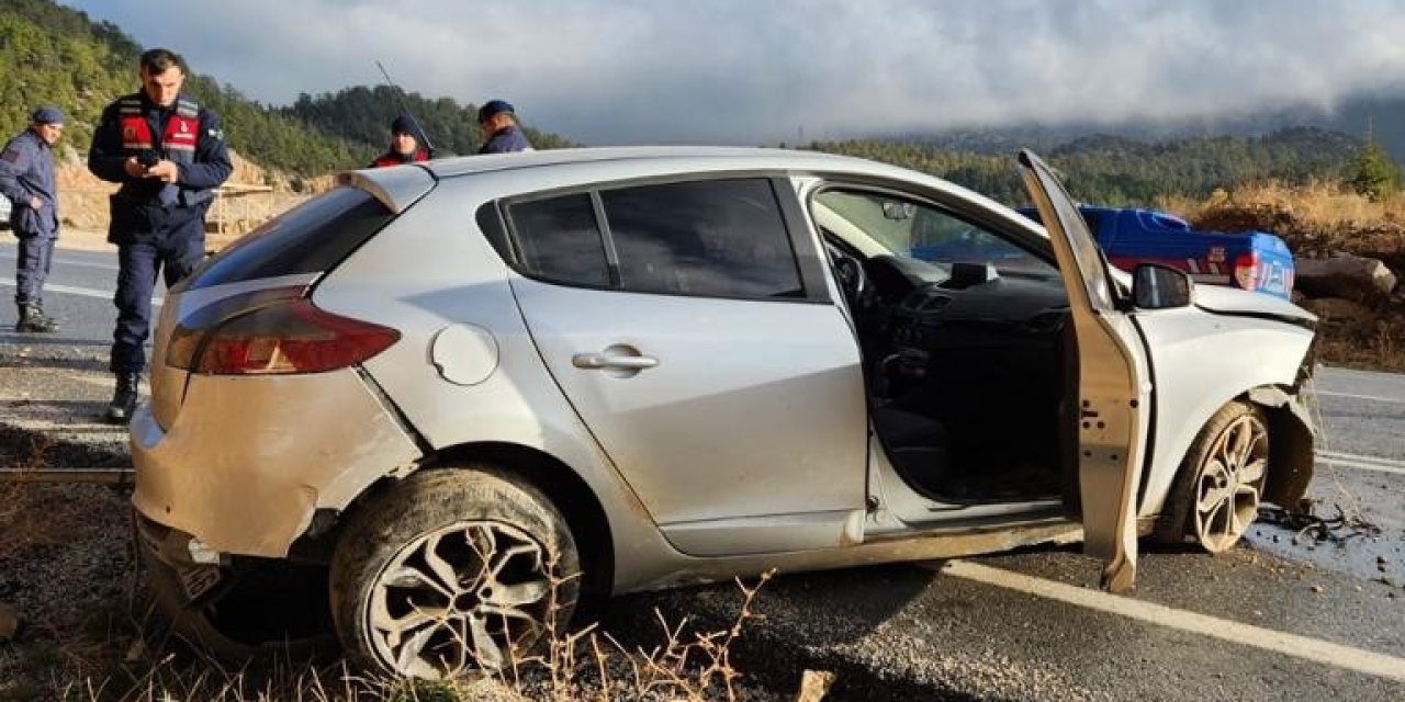 Antalya’da Otomobil Kayalıklara Çarptı: 1 Yaralı