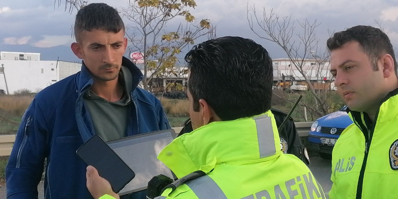 Otomobilinin Camındaki Filmle Yakalandı, Film Gibi Savunmayla Pes Dedirtti