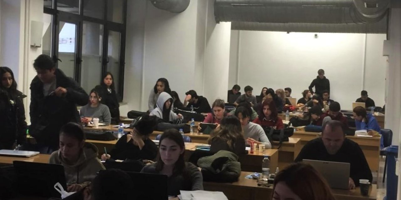 Vize Haftasının Son Günlerine Rağmen Kütüphanedeki Kalabalık Azalmadı