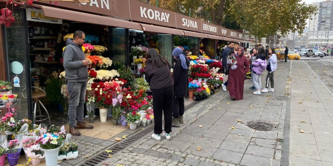 Çiçekçilerde Öğretmenler Günü Mesaisi Yoğun Geçiyor