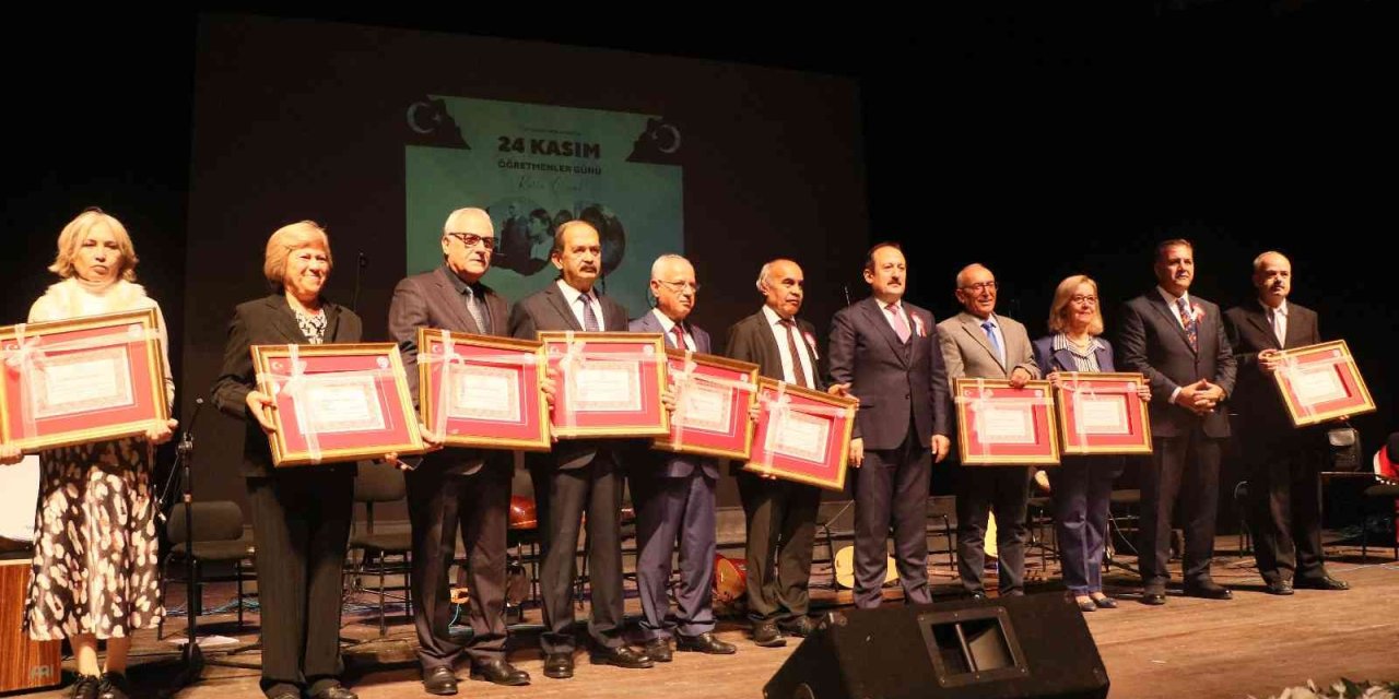 Mersin’de 24 Kasım Öğretmenler Günü Törenle Kutlandı